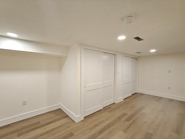 Building Photo - 1716 N Edgewood-