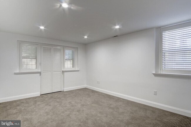Building Photo - 1626 Kalmia Rd NW