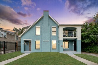 Building Photo - 2817 Truxillo St