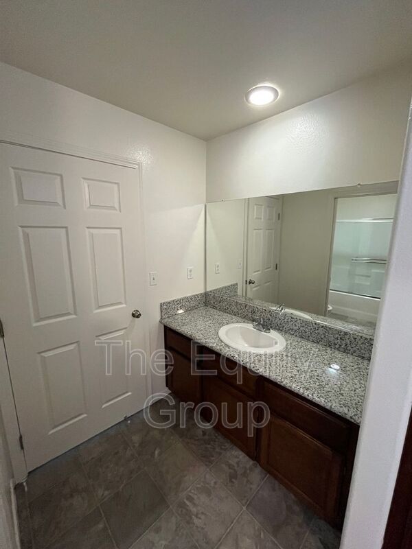 Building Photo - 2133 W Lark Ave