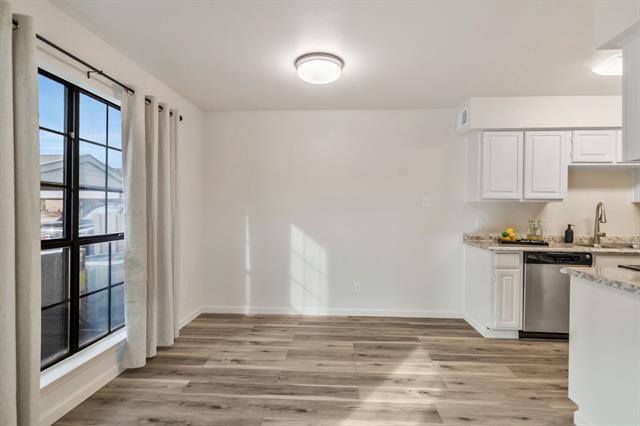 Building Photo - 352 W Harwood Rd