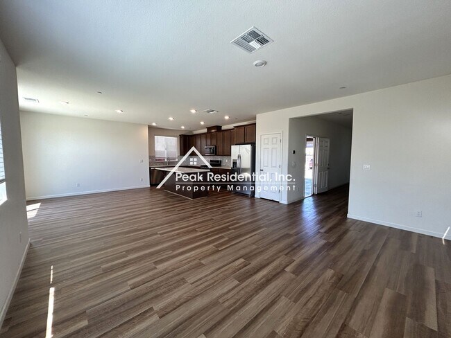 Building Photo - Beautiful Newer Folsom 4bd/2.5ba in Gated Community!