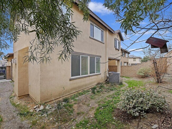 Building Photo - 15634 Clove Pl