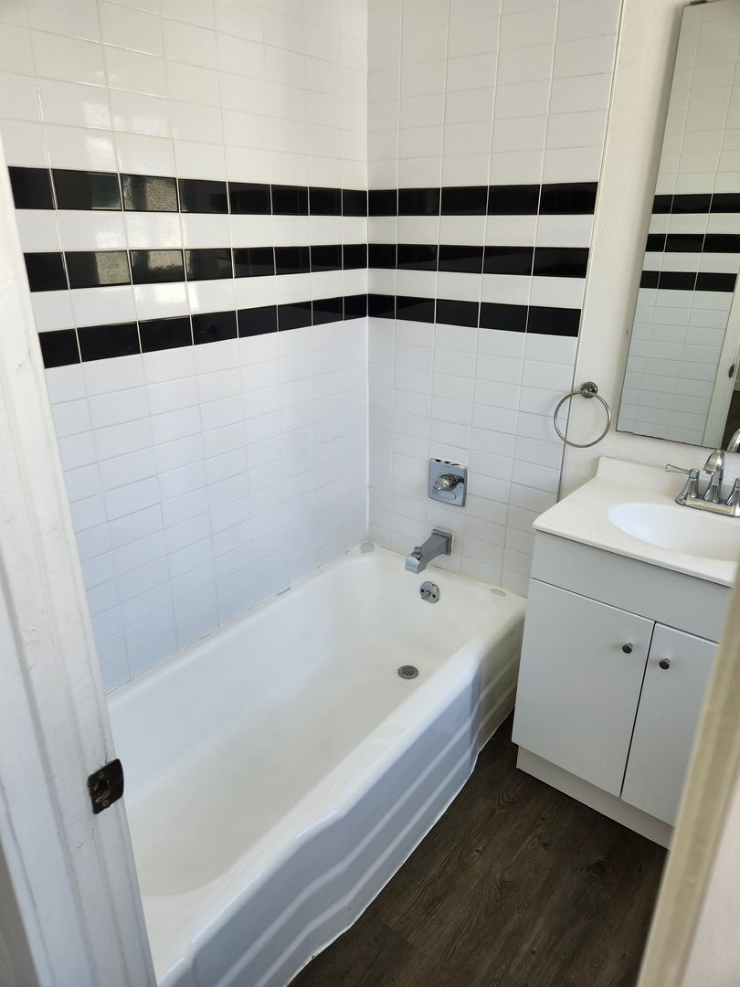 Building Photo - 4323 Van Nuys Blvd