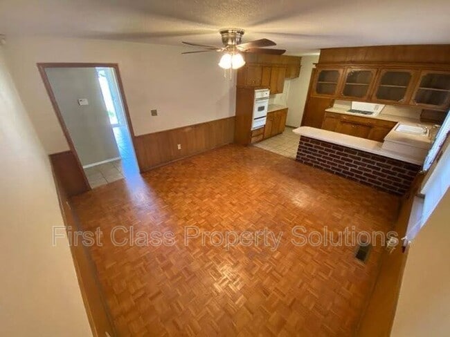 Building Photo - 6300 N Wildewood Dr
