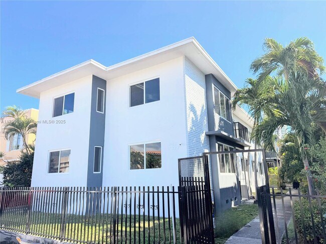 Building Photo - 7325 Byron Ave