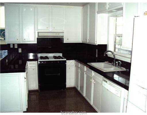 Building Photo - 500 Nagle St