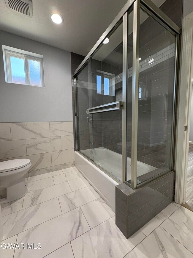 Building Photo - 3767 Noll Dr