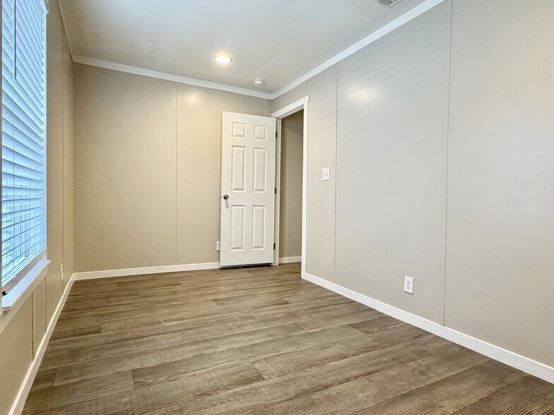 Building Photo - 109 Janice St