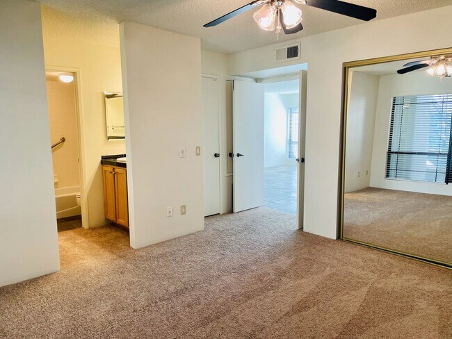 Building Photo - Stunning 1 Bedroom in the Heart of Biltmore