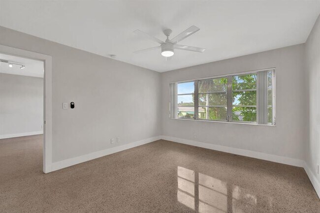 Building Photo - 2190 NE 51st Ct