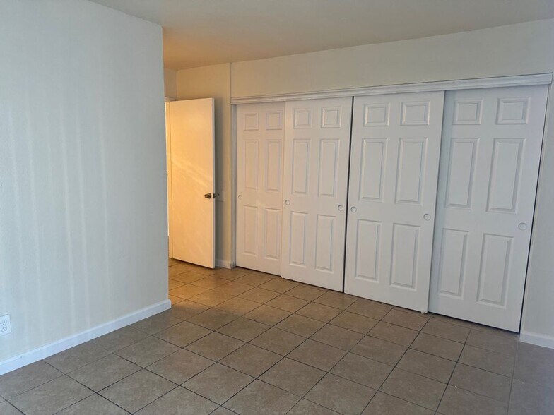 Building Photo - 831 N San Antonio Ave