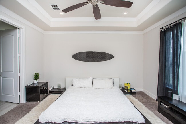 Building Photo - 23 Wilshire Blvd