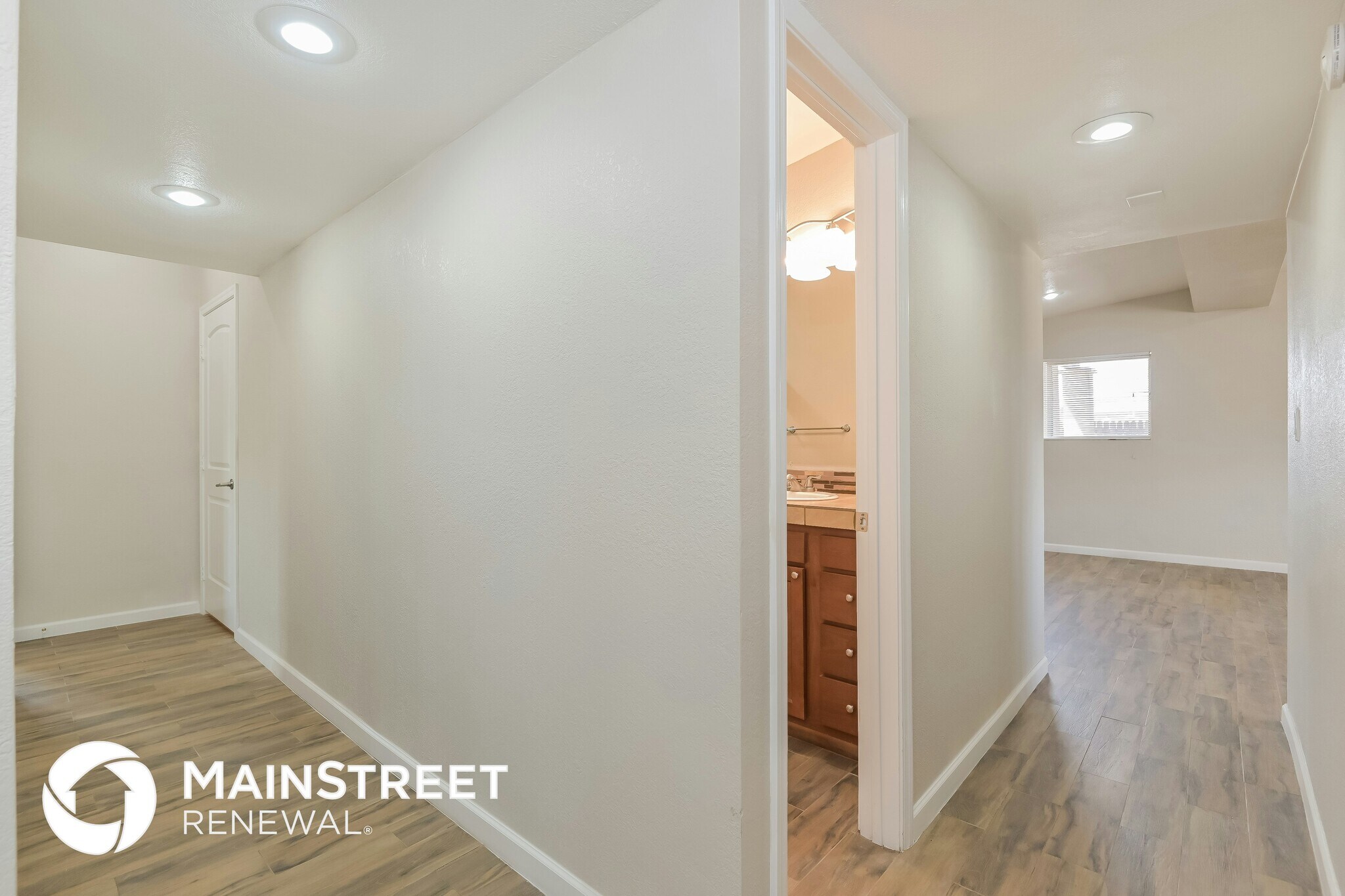 Building Photo - 3126 S Naco Vista