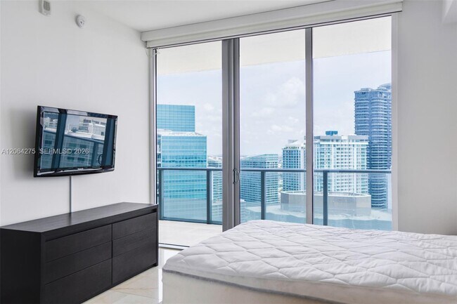 Building Photo - 1300 Brickell Bay Dr