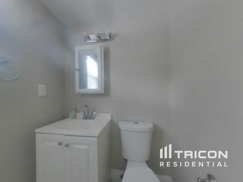 Building Photo - 3300 Maygreen Ave