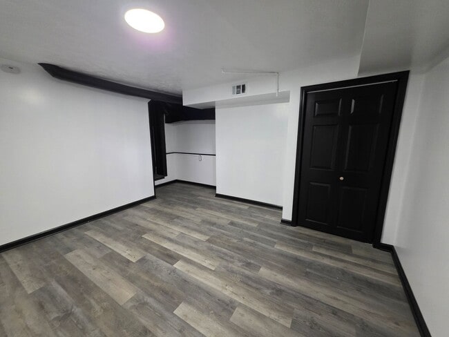 Building Photo - Fully Updated 3 bedroom 1 bath house for in the South Side Slopes!