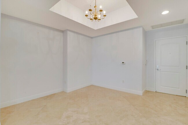Building Photo - 701 S Olive Ave