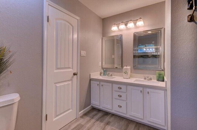 Building Photo - 1710 Palmetto Dr