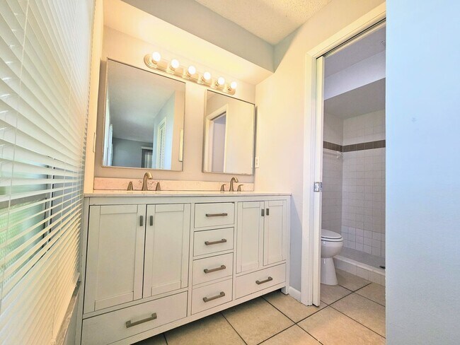 Building Photo - Beautifully Maintained 3-Bedroom Home with...