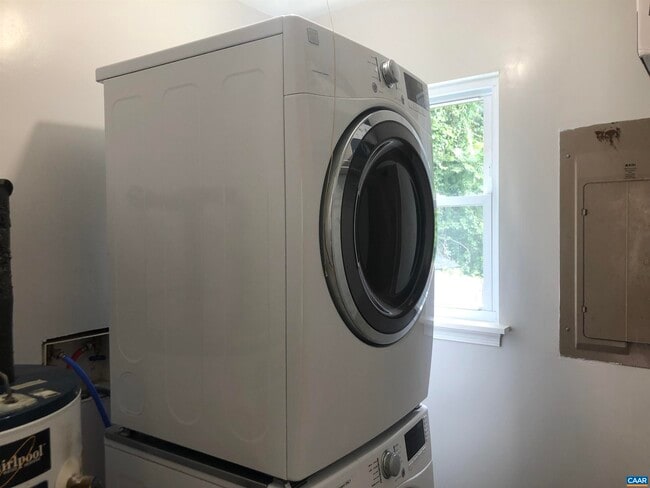 Building Photo - 206 Greentree Park