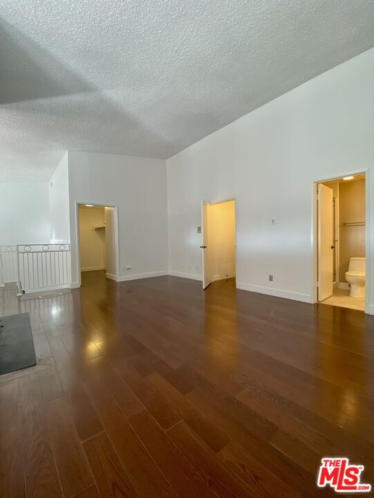 Building Photo - 2332 Fox Hills Dr