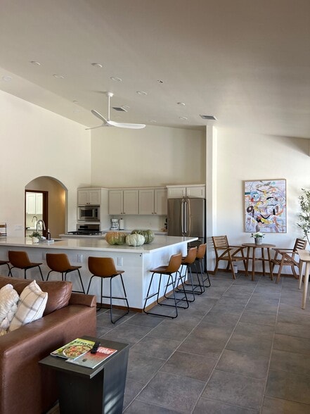 Building Photo - 10379 S Sundown Dr