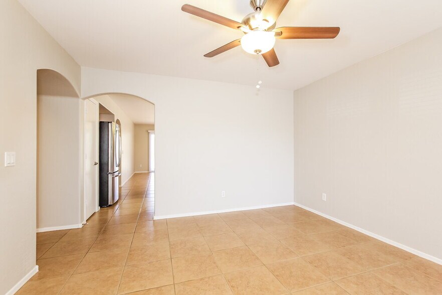 Building Photo - 12654 W Paradise Dr