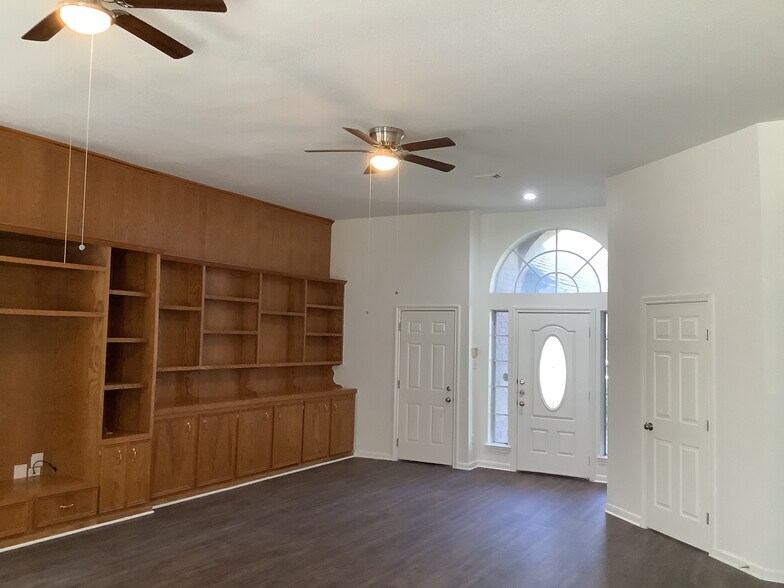 Building Photo - 1601 Oak Pl Ct