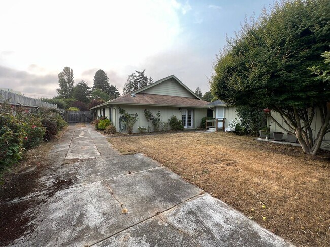 Building Photo - 4303 Horseman Ln