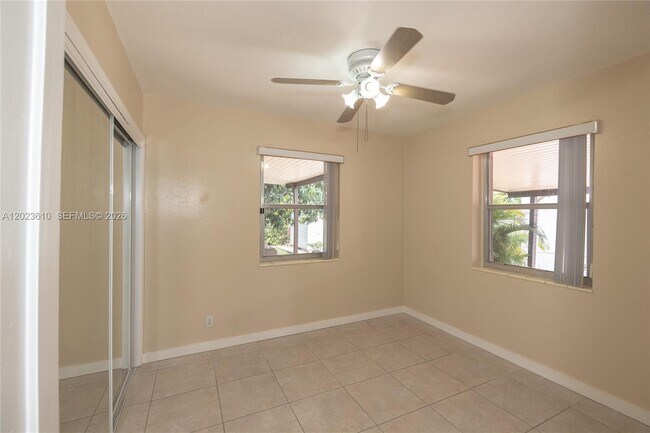 Building Photo - 540 SW 60th Ave