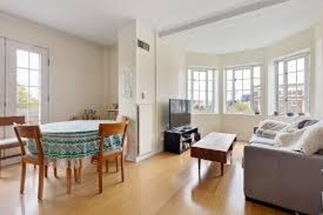 Building Photo - One Month of Rent-Free, No Brokers Fee, He...