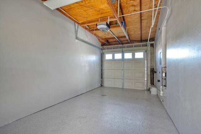 Building Photo - 254 Gloxina St