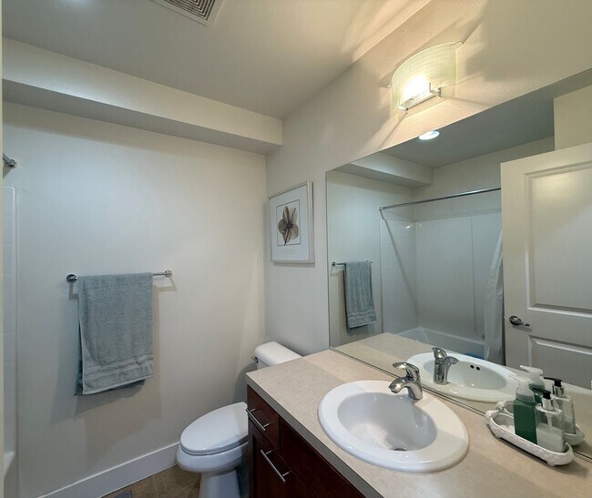 Building Photo - 2841 S Columbian Way