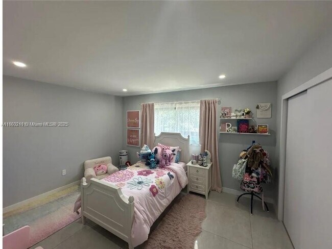 Building Photo - 8443 SW 137th Ave