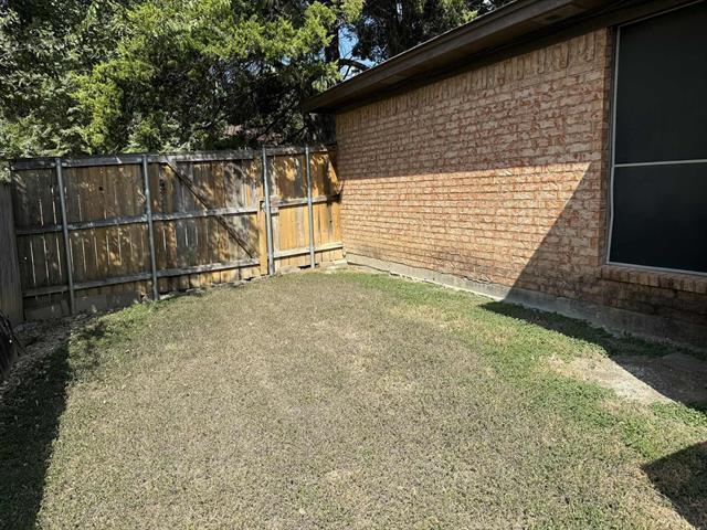 Building Photo - 405 Amber Ln