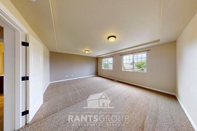 Building Photo - Gorgeous 4 Bed/2.5 Bath Pet-Free Home in Horizon Pointe!
