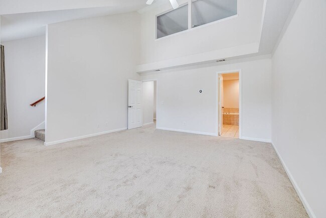 Building Photo - 2 Weslyn Park Dr