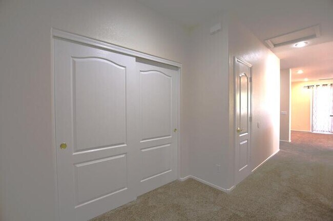 Building Photo - Mesa Gem in a Gated Community