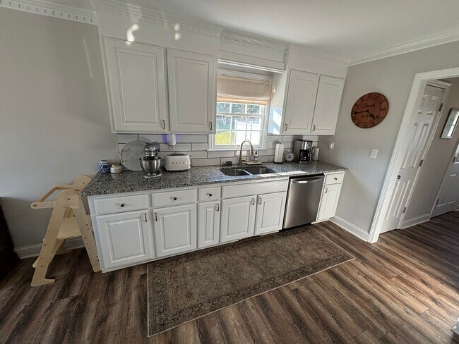 Building Photo - 303 Stonehaven Ln