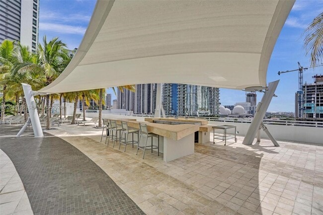Building Photo - 900 Biscayne Blvd