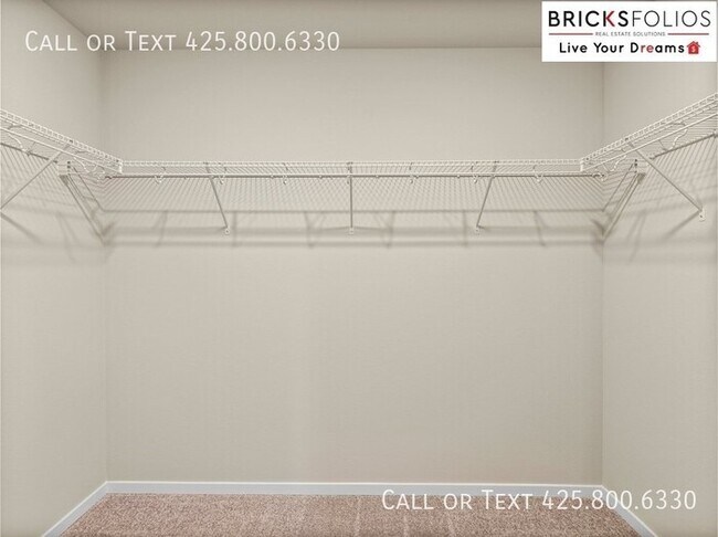 Building Photo - Inviting Home in Port Orchard with a Perfe...