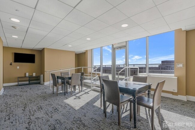 Building Photo - 1 Spring St