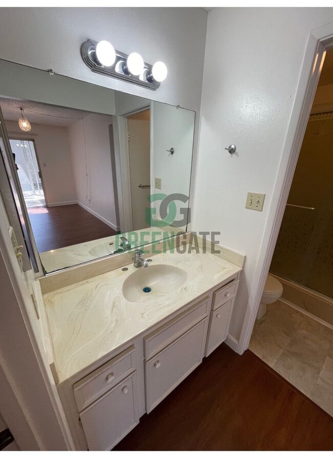 Building Photo - 3 BEDROOM 2 BATH HOME MOVE IN READY IN MODESTO!