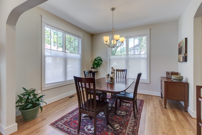 Building Photo - 703 Gerard St