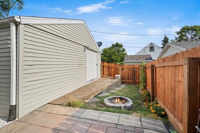 Building Photo - 1146 31st St NE