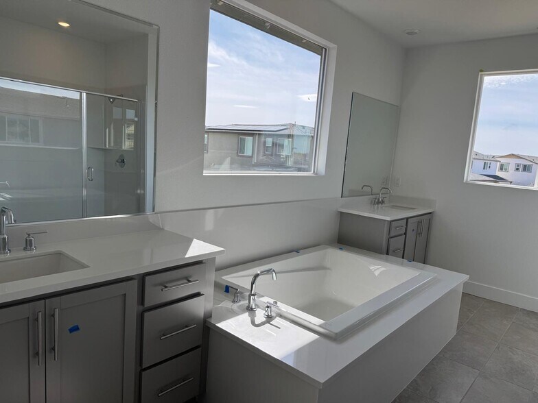 Building Photo - 2836 Wrangell St