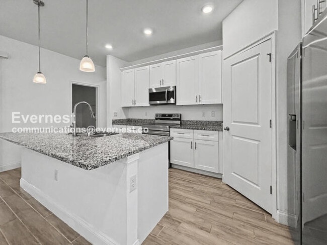 Building Photo - 6750 Midland Dr