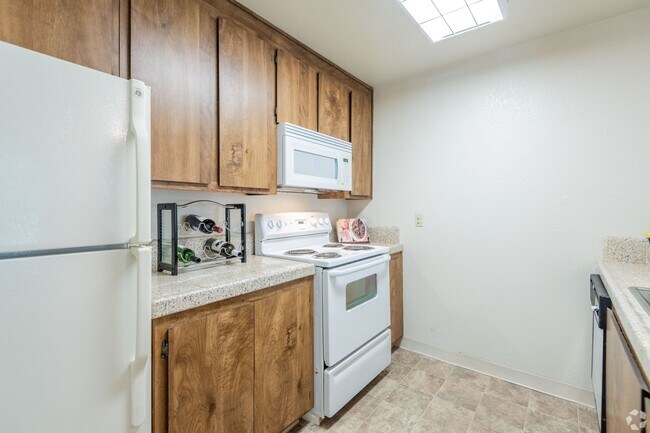 Building Photo - Come tour and ask about our specials!!