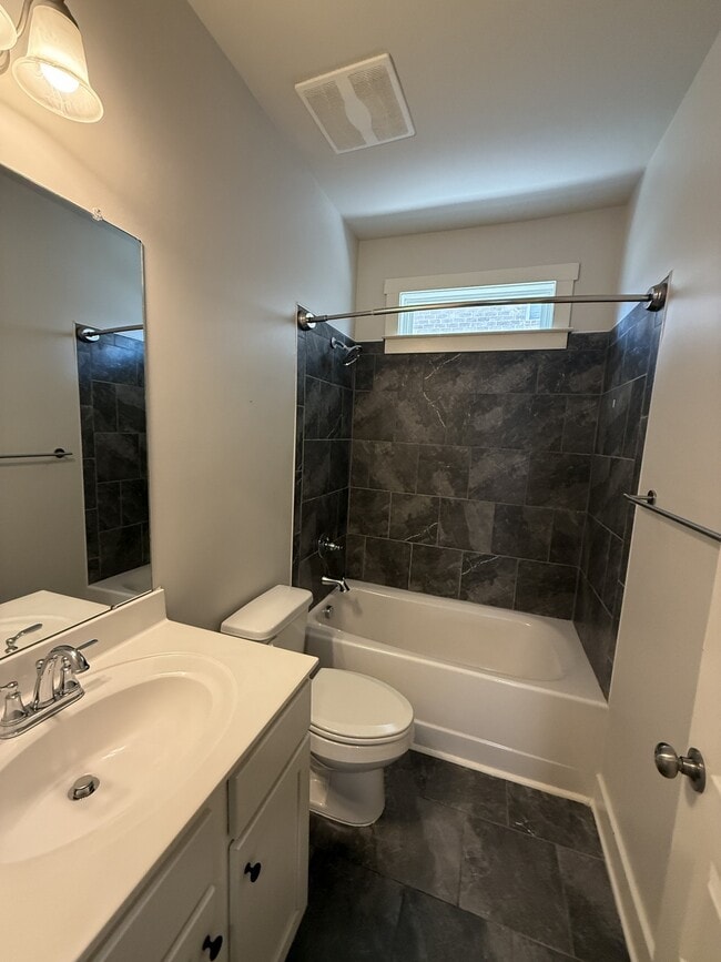 Building Photo - 22 Desert Oak Ct SW